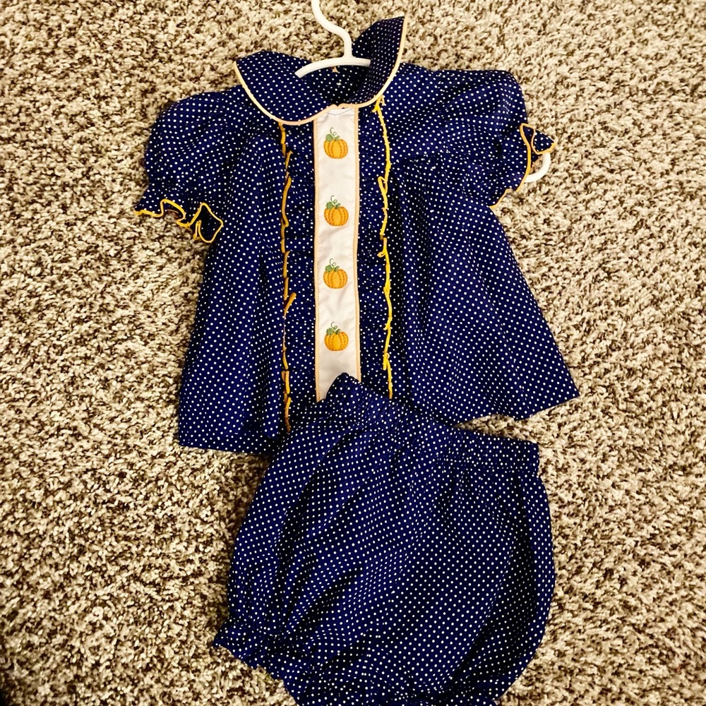 Smocked pumpkin outfit